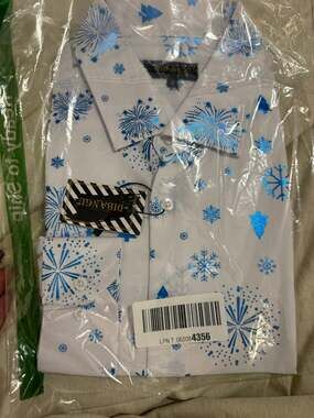 DiBanGu Mens Medium Christmas Shirt White Blue Snowflake Holiday Button Down NWT